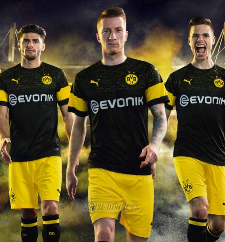 borussia-dortmund-2018-19-away-puma-4.jpg